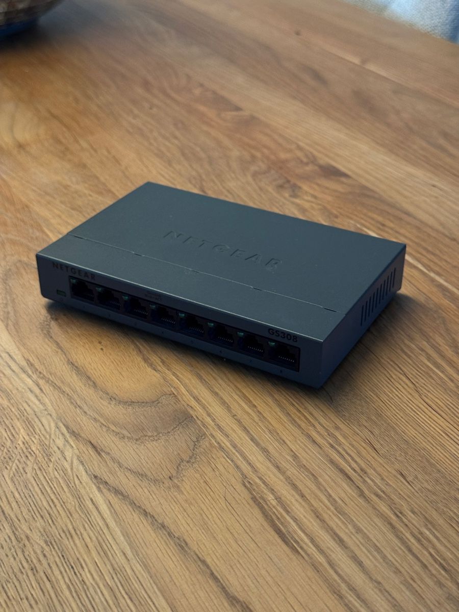 Netgear Hub & Switch: Netgear 8 Port Gigabit Switch – Usato da Pfäffikon ZH venduto da michi_fluck
