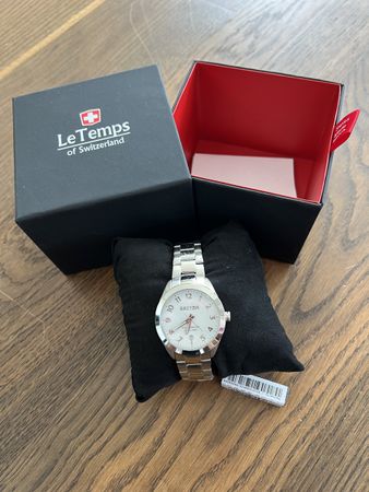 Elegante Sector Damenuhr mit Metallarmband - neu!