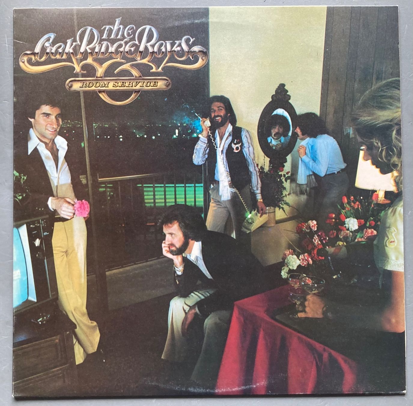 Dischi in vinile: THE OAK RIDGE BOYS - ROOM SERVICE – Usato da Poliez-Pittet venduto da Newtown-Records