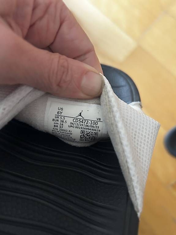 Scarpe da uomo: Skoes Nike Jordan  – Usato da Basel venduto da iac_lf5j 1