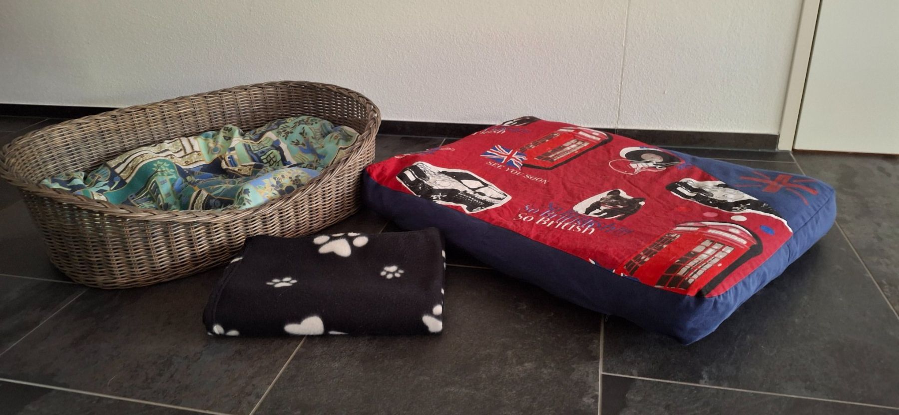 Liege- & Schlafplätze: Hunde-Korb, Kissen und Decke – Gebraucht aus Rütihof von Teresa18