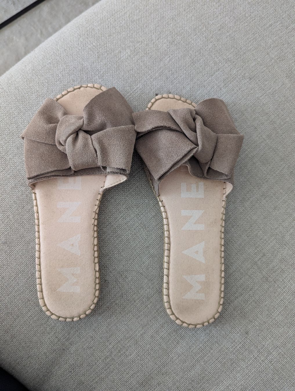 Scarpe da donna: MANEBI Sandalen, Gr. 36, Beige mit Schleife. – Usato da Küsnacht ZH venduto da arb_6ssx