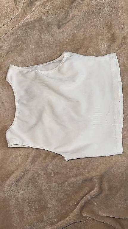 Top: WEISSES CROP TANK TOP – Usato da Gossau SG venduto da 2002gomes2002 1
