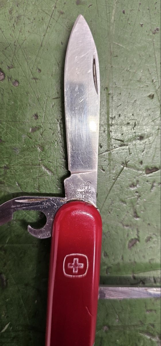 Wenger Coltelli tascabile: Rotes Wenger Offiziersmesser, gebraucht – Usato da Burgdorf venduto da gbergler33 1