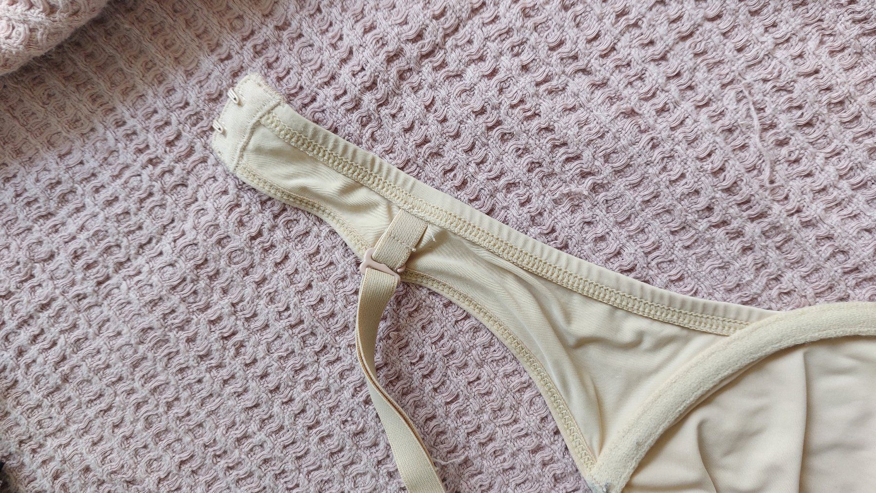 Altra biancheria intima: BH sandfarben mit Bügel 75B – Usato da Münchenstein venduto da Heremesios 4