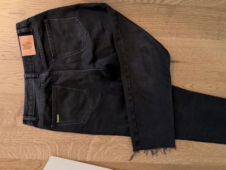 Jeans ba&sh schwarz Fransen am Saum Grösse 25 gebraucht