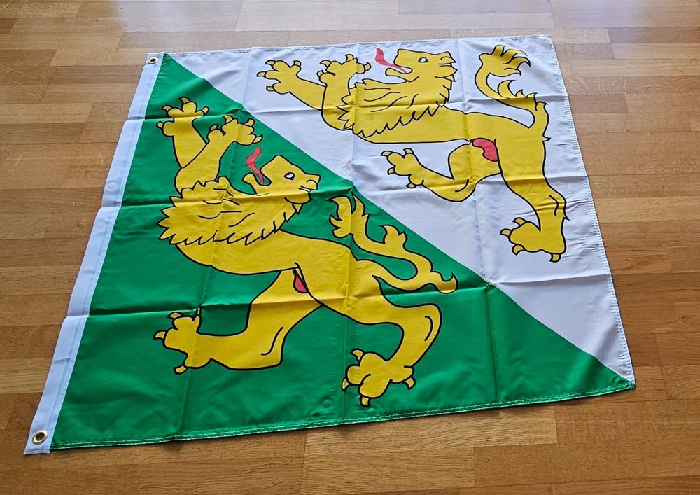 Fahnen: Thurgauer Kantonsflagge, Neu und Originalverpackt, 90x90cm – Neu und originalverpackt aus Kreuzlingen von UAE