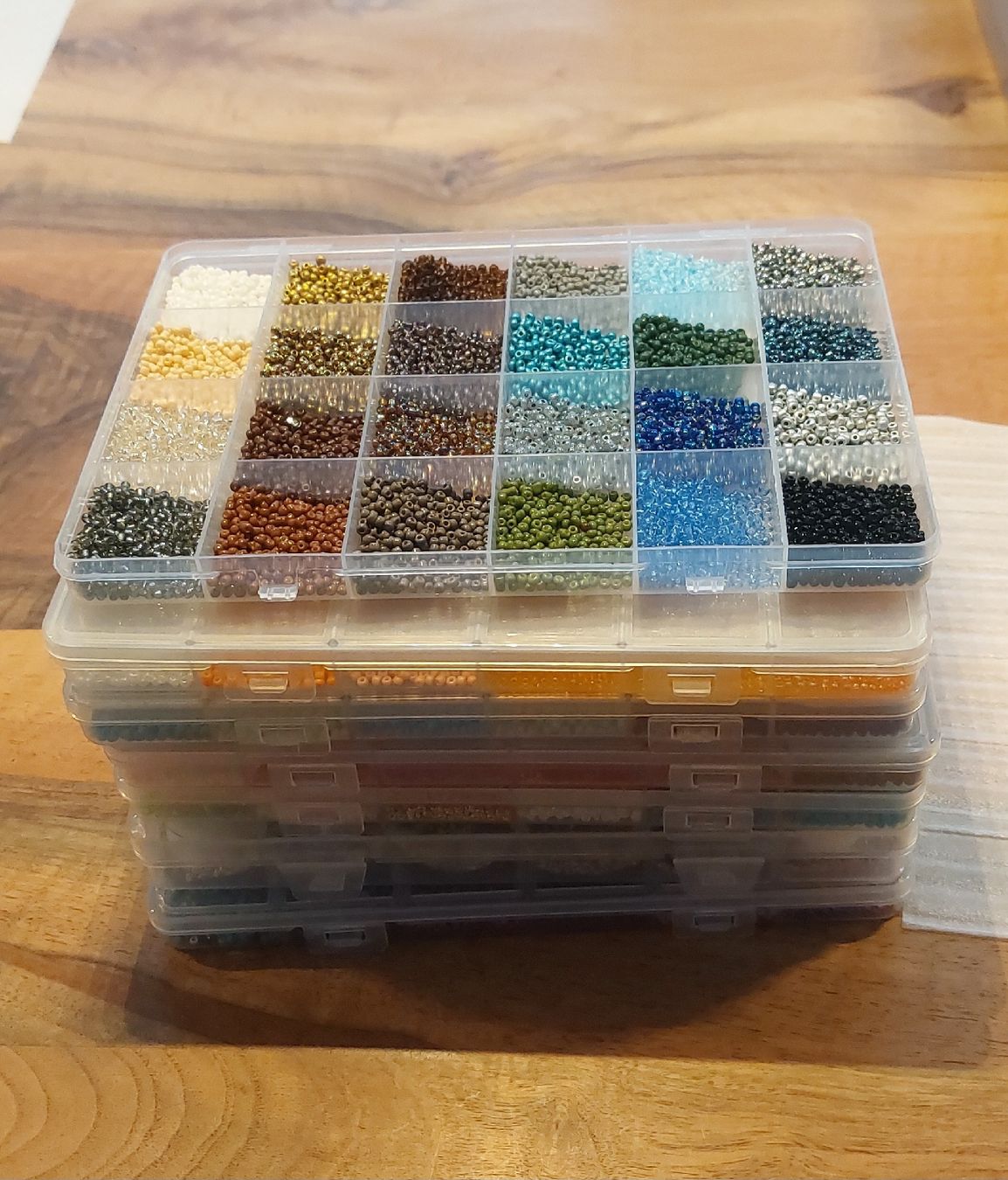 Kit bricolage: Bastelperlen sieben Set sortiert in Boxen diverse Farben – Nuovo (secondo la descrizione) da Egg b. Zürich venduto da NiLaLe
