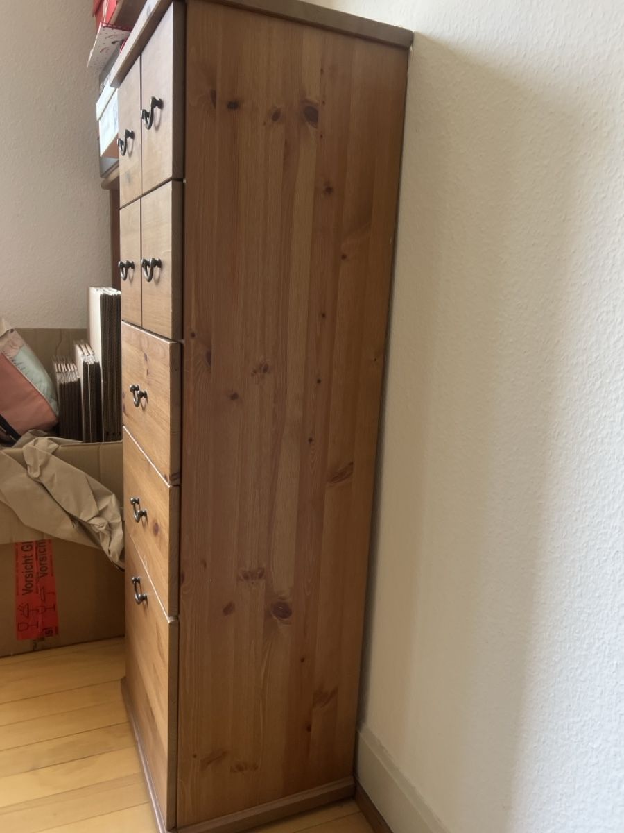 Commodes: WIRD ENTSORGT ! Kommode Kiefer Massiv 7 Schubladen gebraucht – D'occasion à Frenkendorf par jorge0000 1