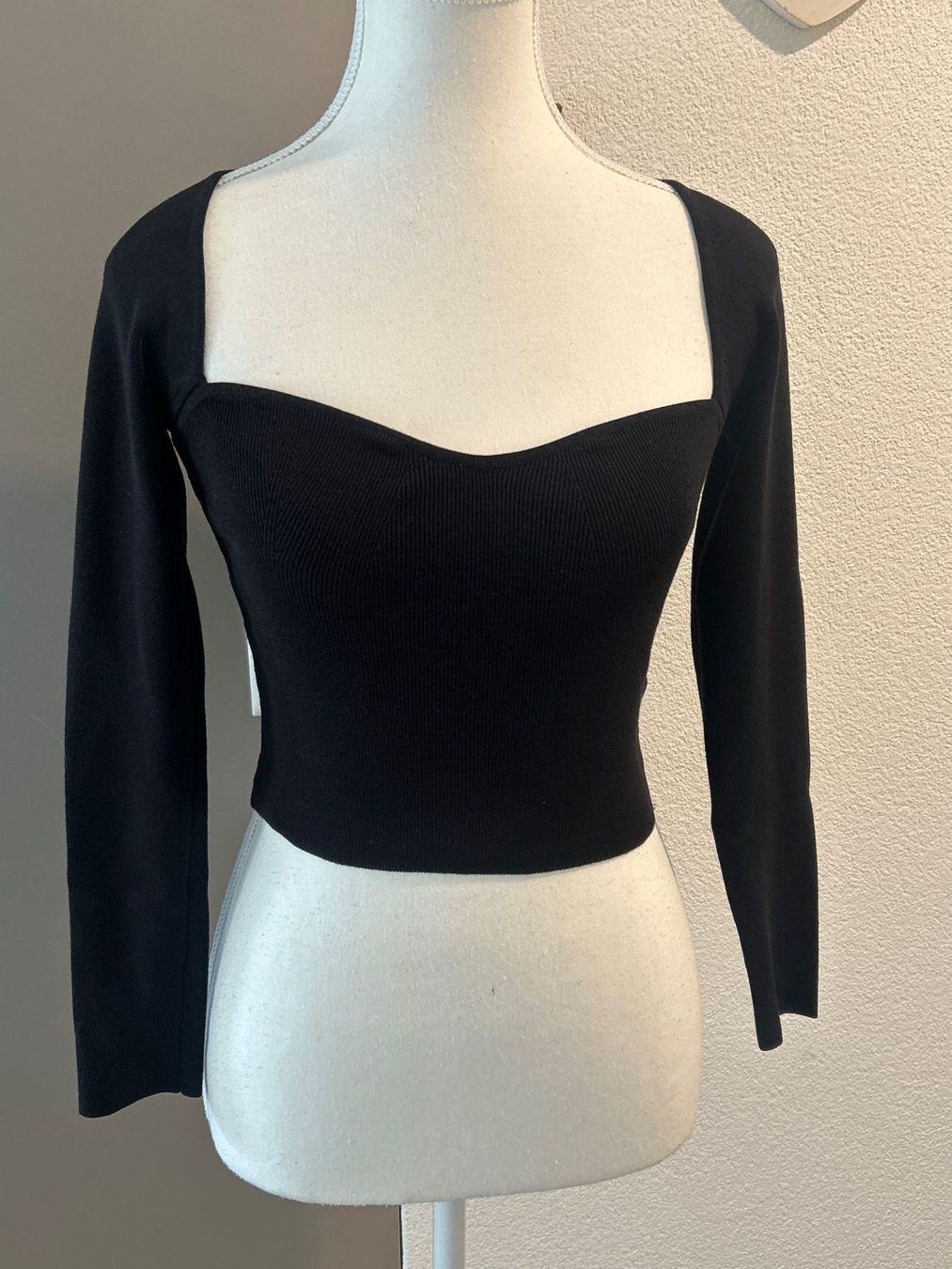 H&M Maglioni & Felpe: Damen Pullover langarm schwarz von Divided Gr.S – Usato da Brunnen venduto da Nala2929