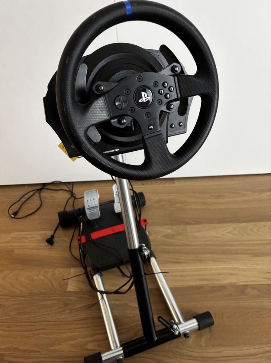 Manettes: Thrustmaster T300 RS + Wheelstand Pro - Simracing Set – D'occasion à Landquart par Dominik070
