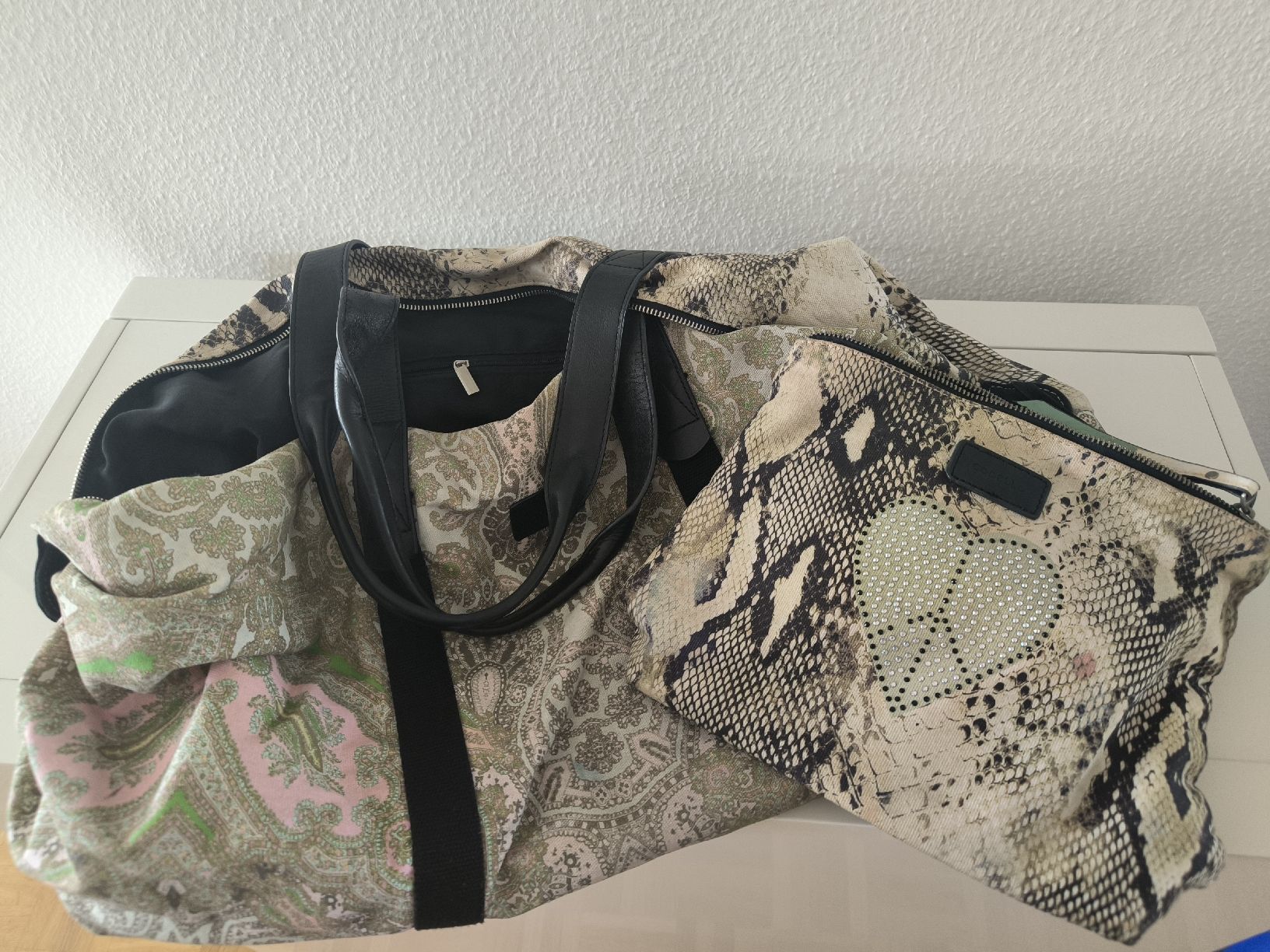 Codello Borse: Reisetasche und Kosmetiktasche Codello – Usato da Kloten venduto da Olivenbaum2017