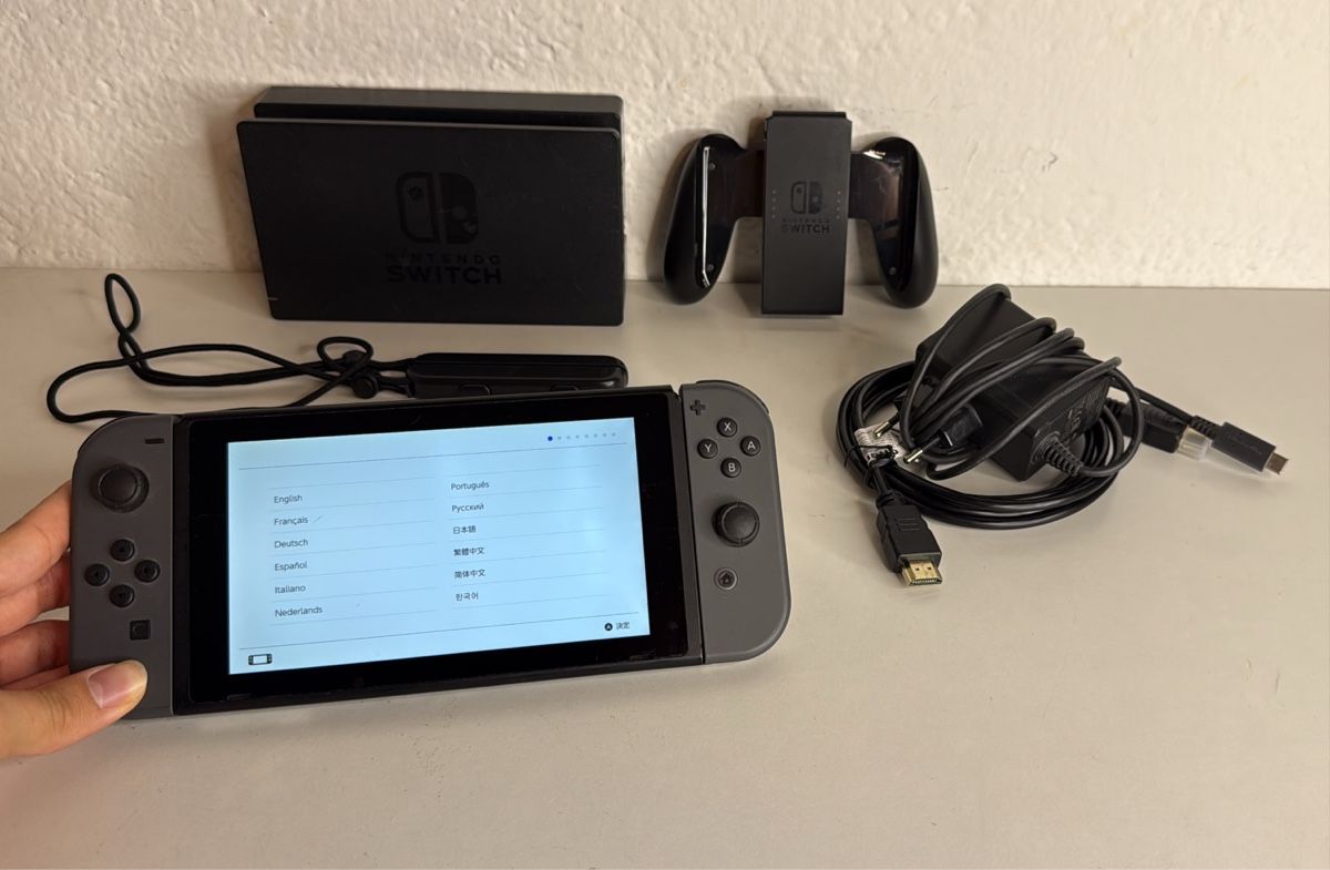 Nintendo Konsolen: Nintendo Switch Console - with complete accessories 🎮 – Gebraucht aus Ehrendingen von bubulence
