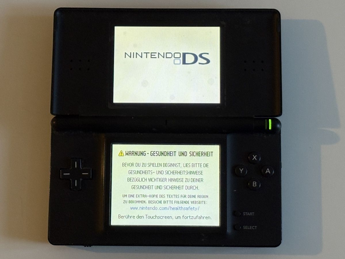 Nintendo Console: Nintendo DS Lite mit Zubehör und 2 Games – Usato da Baden venduto da Salester9