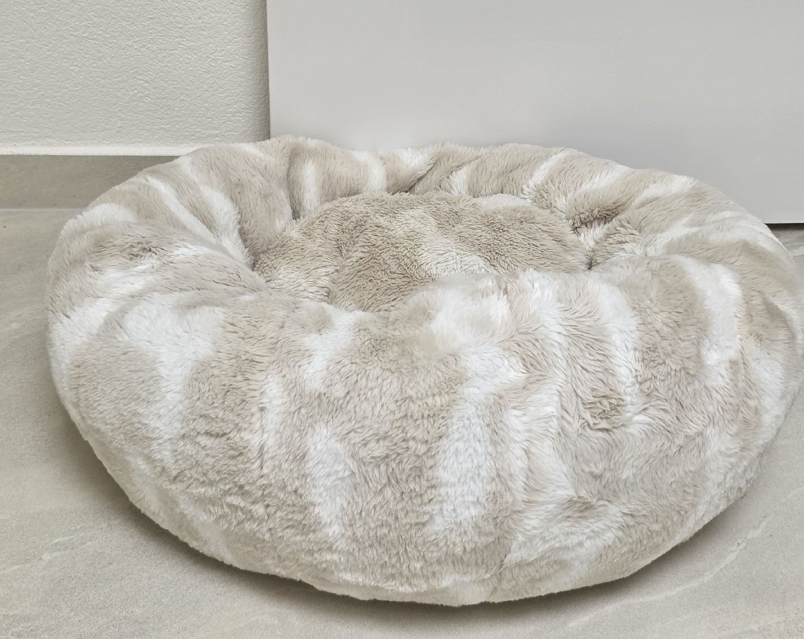 Niches, paniers: Hundebett / Katzenbett rund Plüsch  – D'occasion à Rheinsulz par Gilea 1