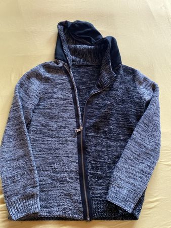 Stylische Jacke Gr. S mit Kapuze