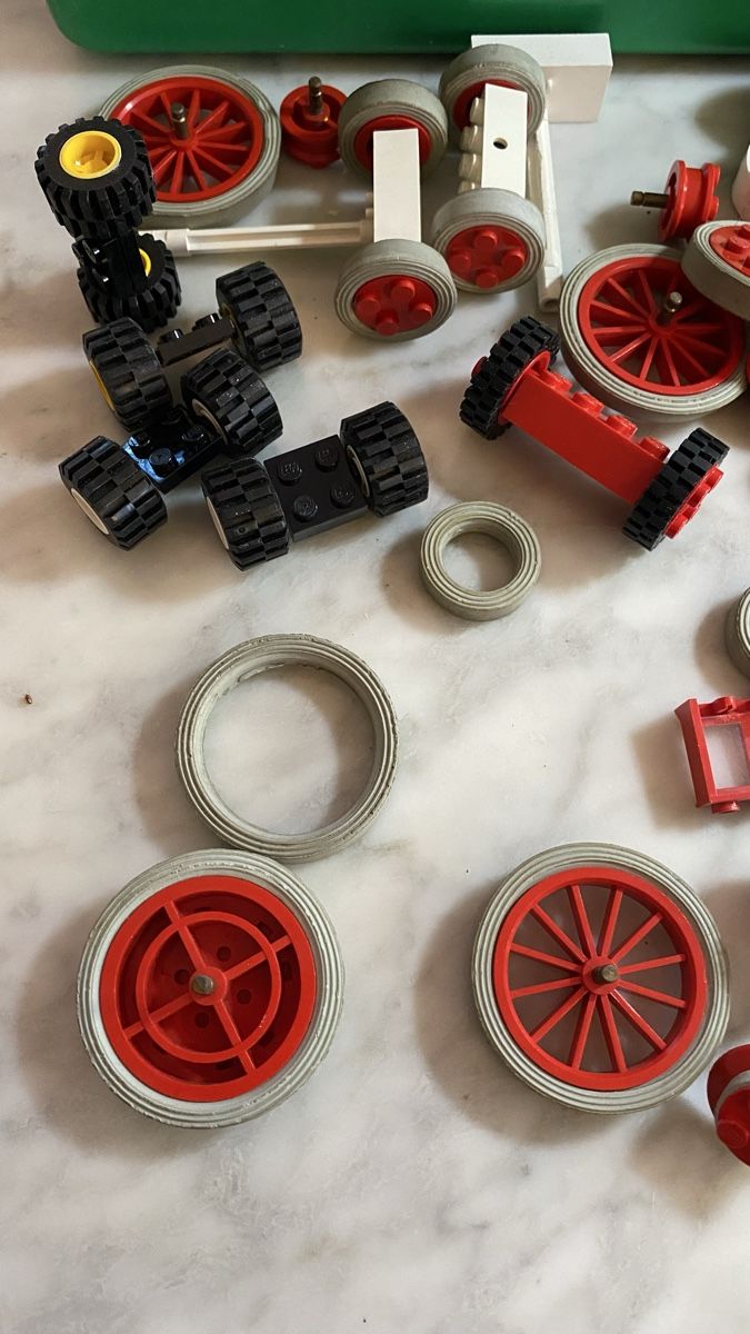 Lego Spielzeuge: LEGO Technic mit vielen Rädern & div. Steinen – Gebraucht aus Glattpark (Opfikon) von anywaya23 4