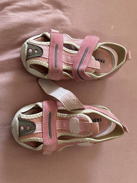 Schuhe für Mädchen: Schuhe Grösse 29 – Gebraucht aus Sarmenstorf von ramoeneli