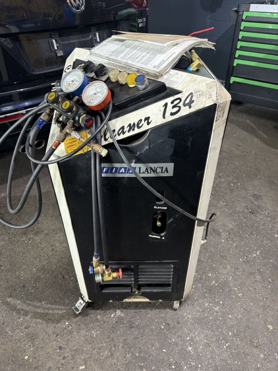 Klimageräte: Klimaservicegerät R134a – Gebraucht aus Malters von TeslaModelY 1