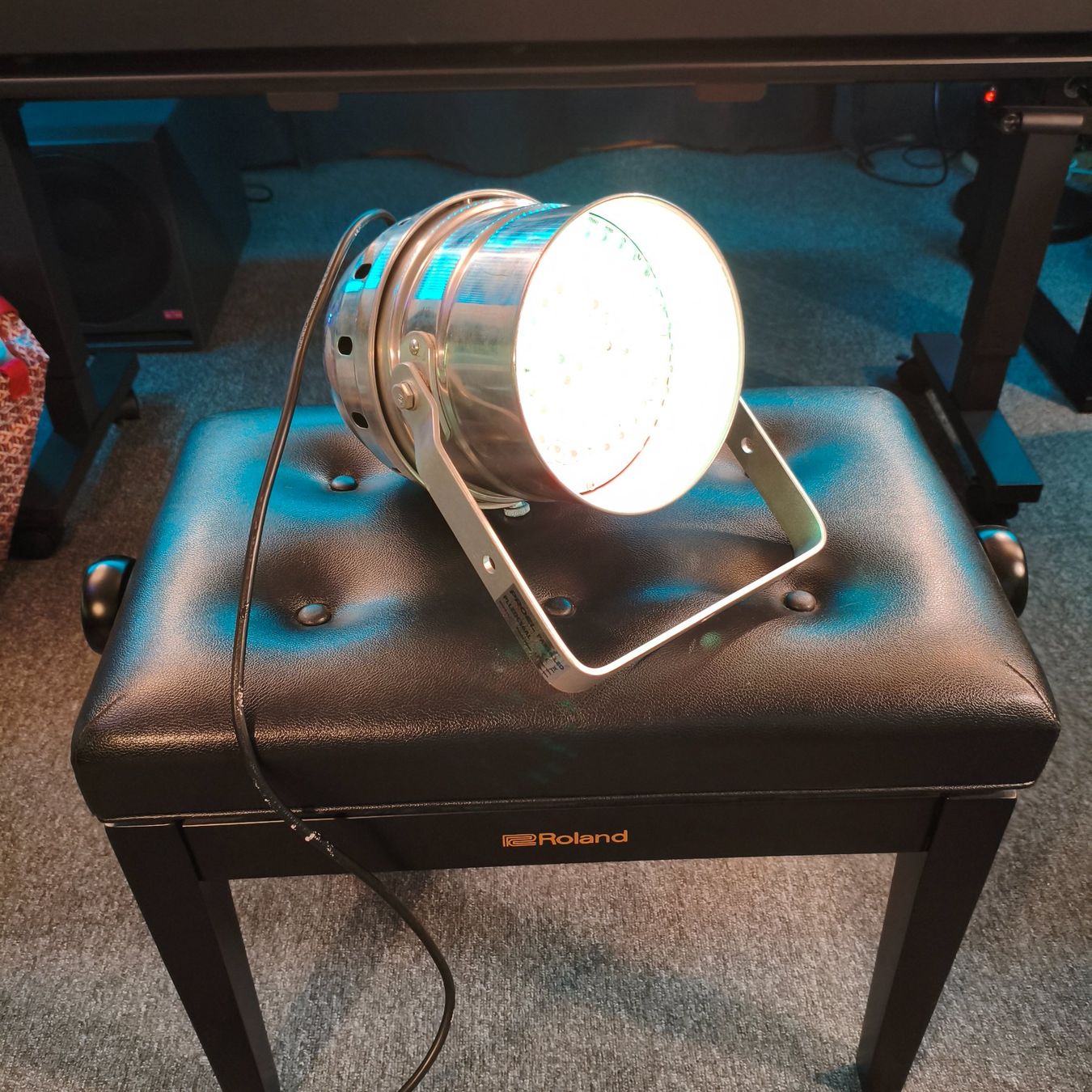 Lampes: Nervige Nachbarn? Blende sie mit Proel LED Scheinwerfer – D'occasion à Dietikon par Deft_bonz