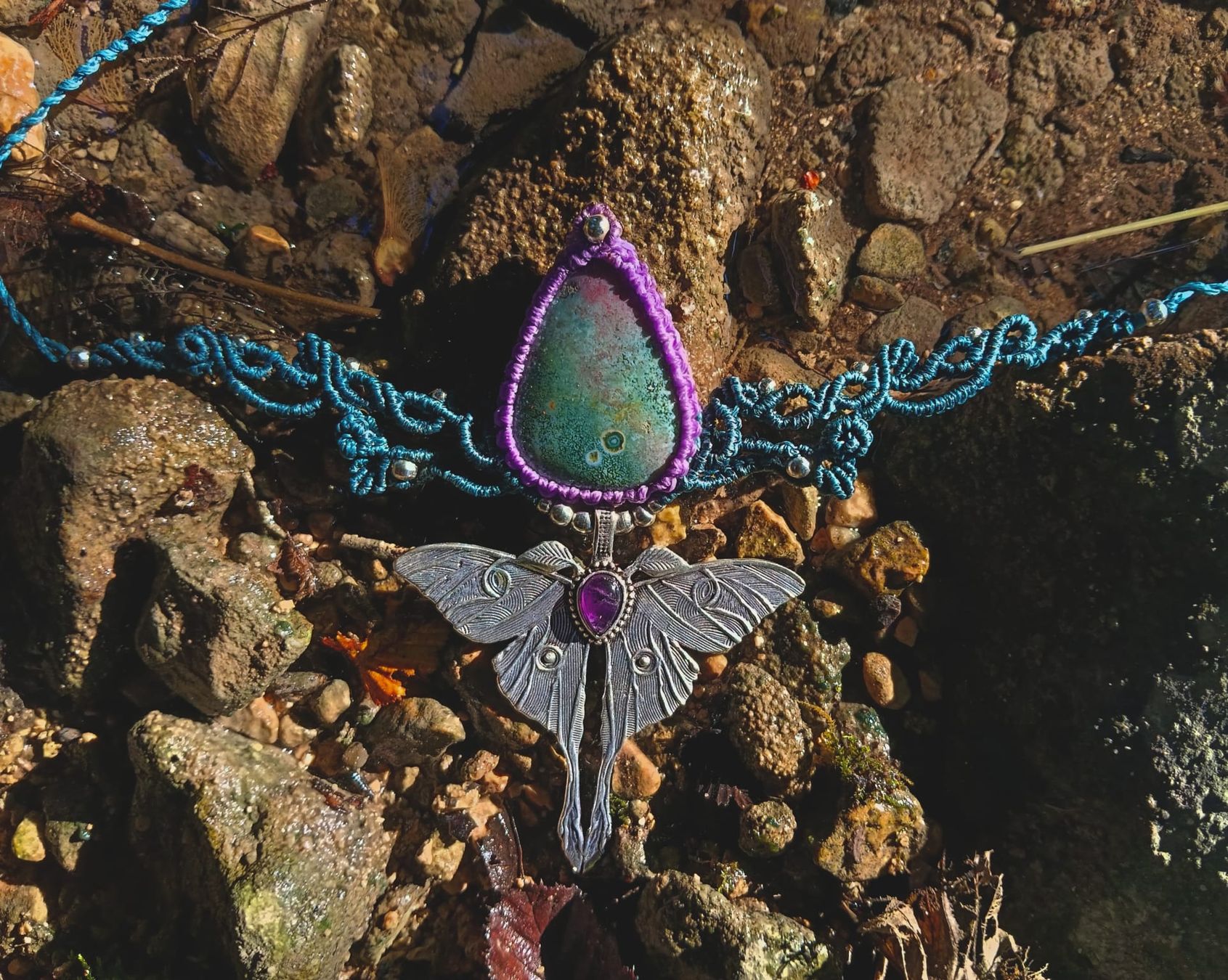 Catenine: Collana macramè con pietra Ocean Jasper e farfalla argento – Nuovo (secondo la descrizione) da Soyhières venduto da vin_x7r5