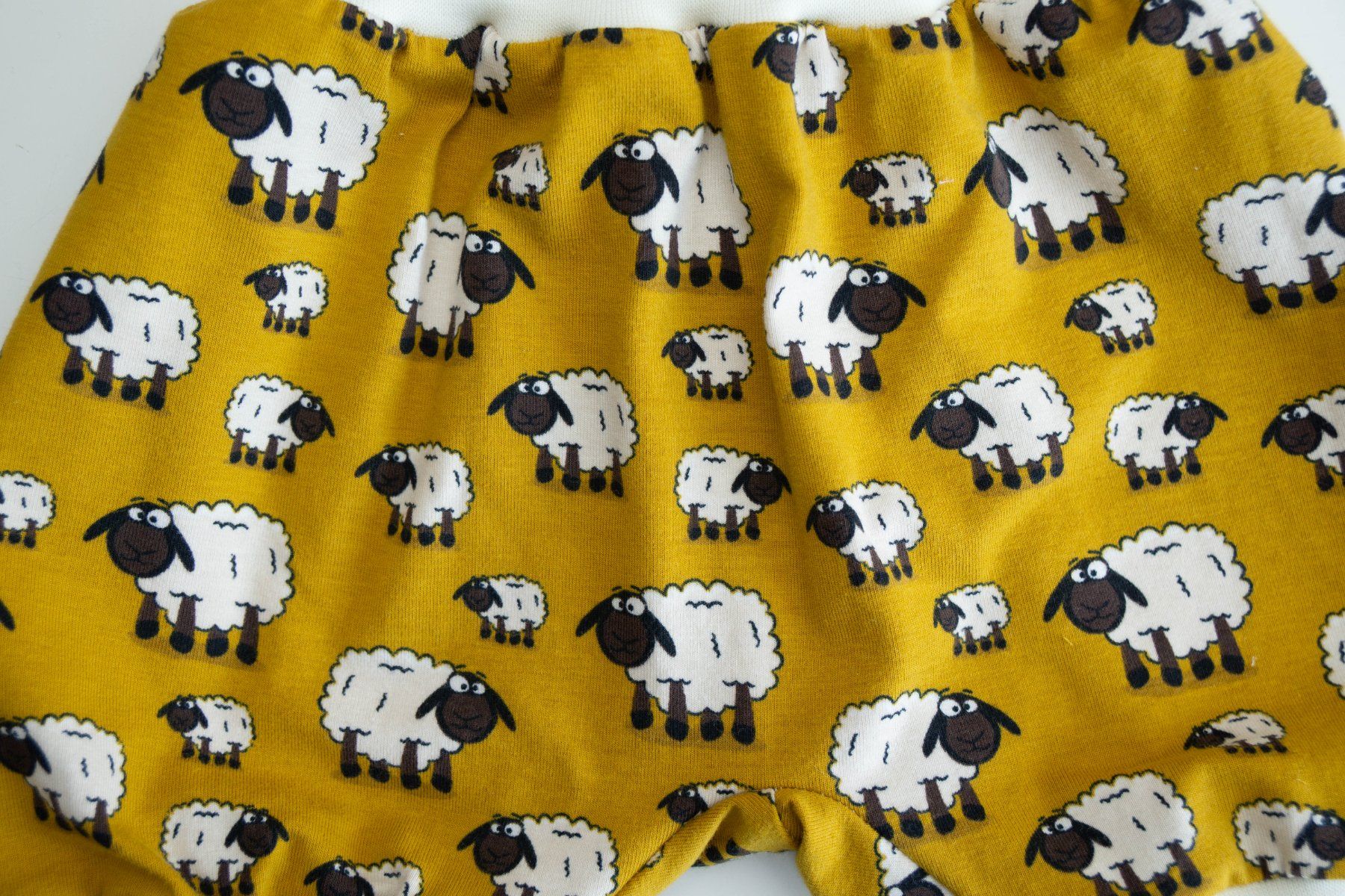 Hosen: Kurze Pumphose mit Schafe Gr.62/68 - NEU – Neu und originalverpackt aus Zürich von sambaum 1