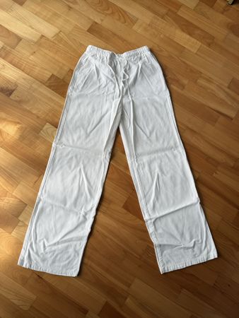 Weisse Sommerhose von Stradivarius, Grösse XS