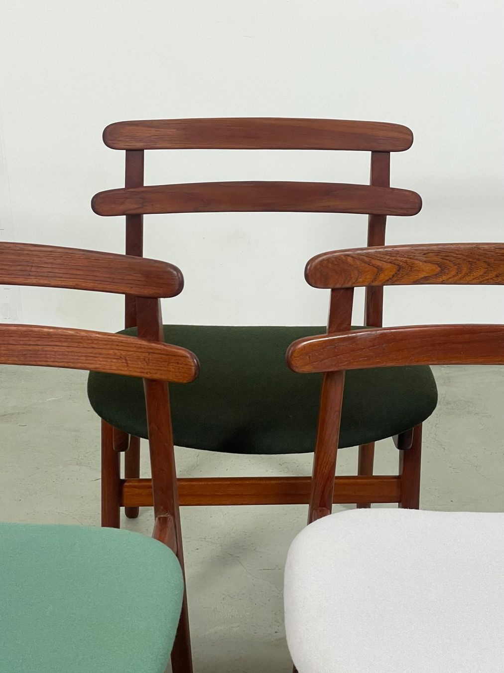 Sedie: 3x dänische Teak Stühle restauriert – Usato da Basel venduto da MidMod20C 6