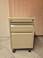 Meuble de bureau métallique