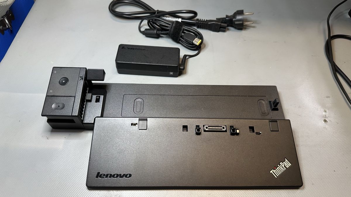 Lenovo Docking station: Lenovo Think Pad Ultra Dock (Type 40A2) – Usato da St-Gingolph venduto da Edgar1920