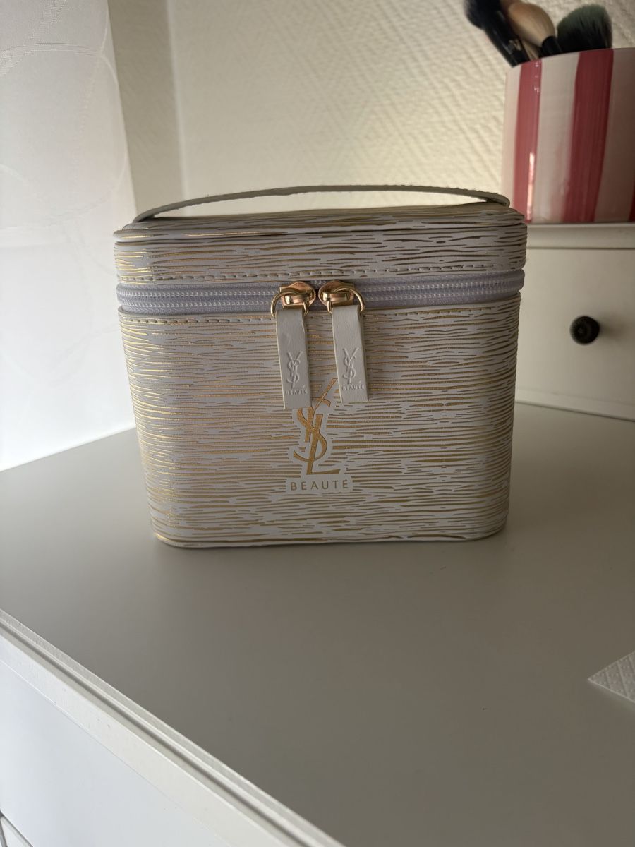 Saint Laurent Custodie per cosmetici: Ysl Beauty Case  – Nuovo (secondo la descrizione) da Basel venduto da Brunner.T