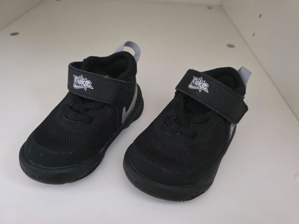 Nike Chaussures garçon: Nike Sneaker Kleinkind Gr. 19.5, schwarz, neu – Neuf (Voir description) à Dättwil AG par Njo_x88j 1