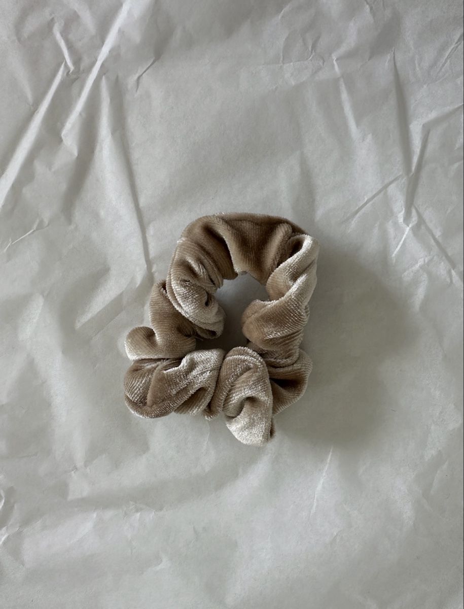 Accessoires pour cheveux: Scrunchie Samt Beige neu – Neuf avec emballage d'origine à Zürich par MaxZurich 1