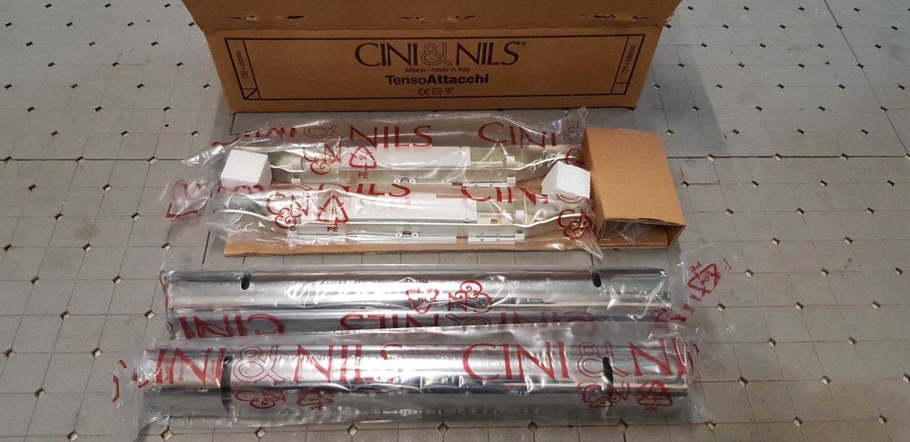Cini & Nils Lampade: CINI & NILS TENSO ATTACCHI 720 – Nuovo e nell'imballaggio originale da Bergdietikon venduto da maxima02
