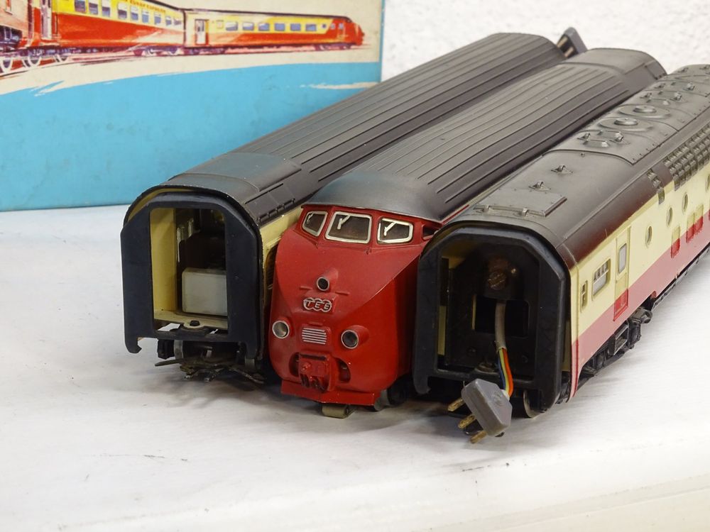Märklin 3016 Ersatzteile 2er Set Inneneinrichtung 3D-Druck Für Märklin 3070, 3071, 3150 - Beige LED Umbau Für H0 Modelle Märklin Zubehoer