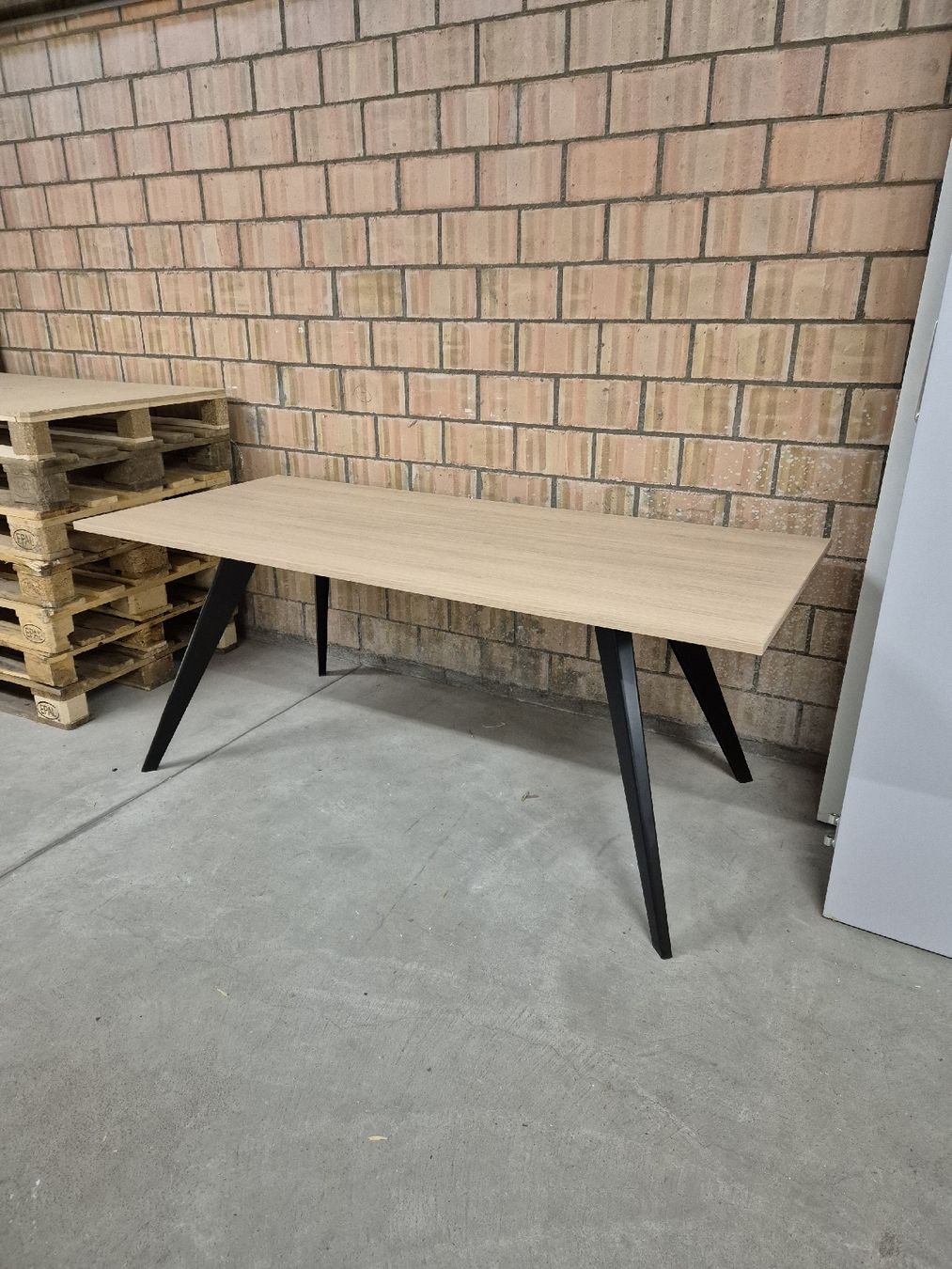 Tavoli: Eleganter, neuwertiger Tisch – Nuovo (secondo la descrizione) da Binningen venduto da jan_v5hs