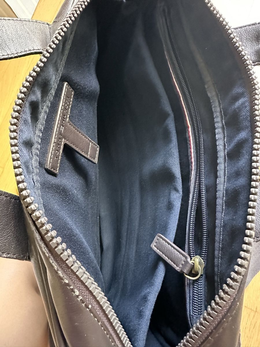 Tommy Hilfiger Borse: Tommy Hilfiger Laptop Bag Brown Fair Condition – Difettoso da Horgen venduto da ger_2y92 8