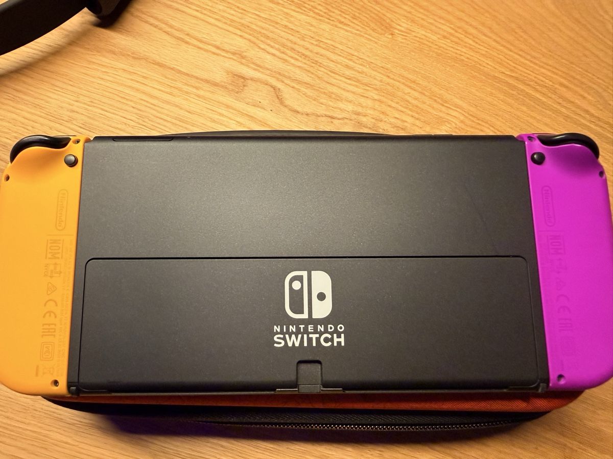 Nintendo Konsolen: Nintendo Switch OLED mit Zubehör – Gebraucht aus Neuhausen am Rheinfall von K.Sonderer 2