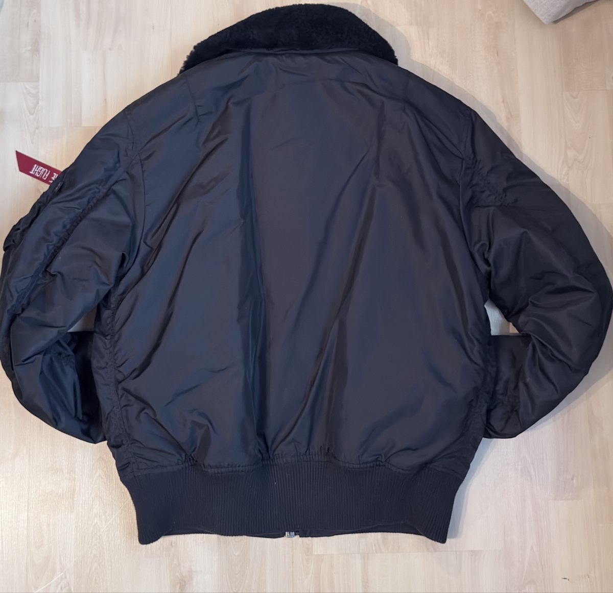 Alpha Industries Jacken: Alpha Industries Bomberjacke schwarz – Gebraucht aus Wolfhausen von sanbrerro 4