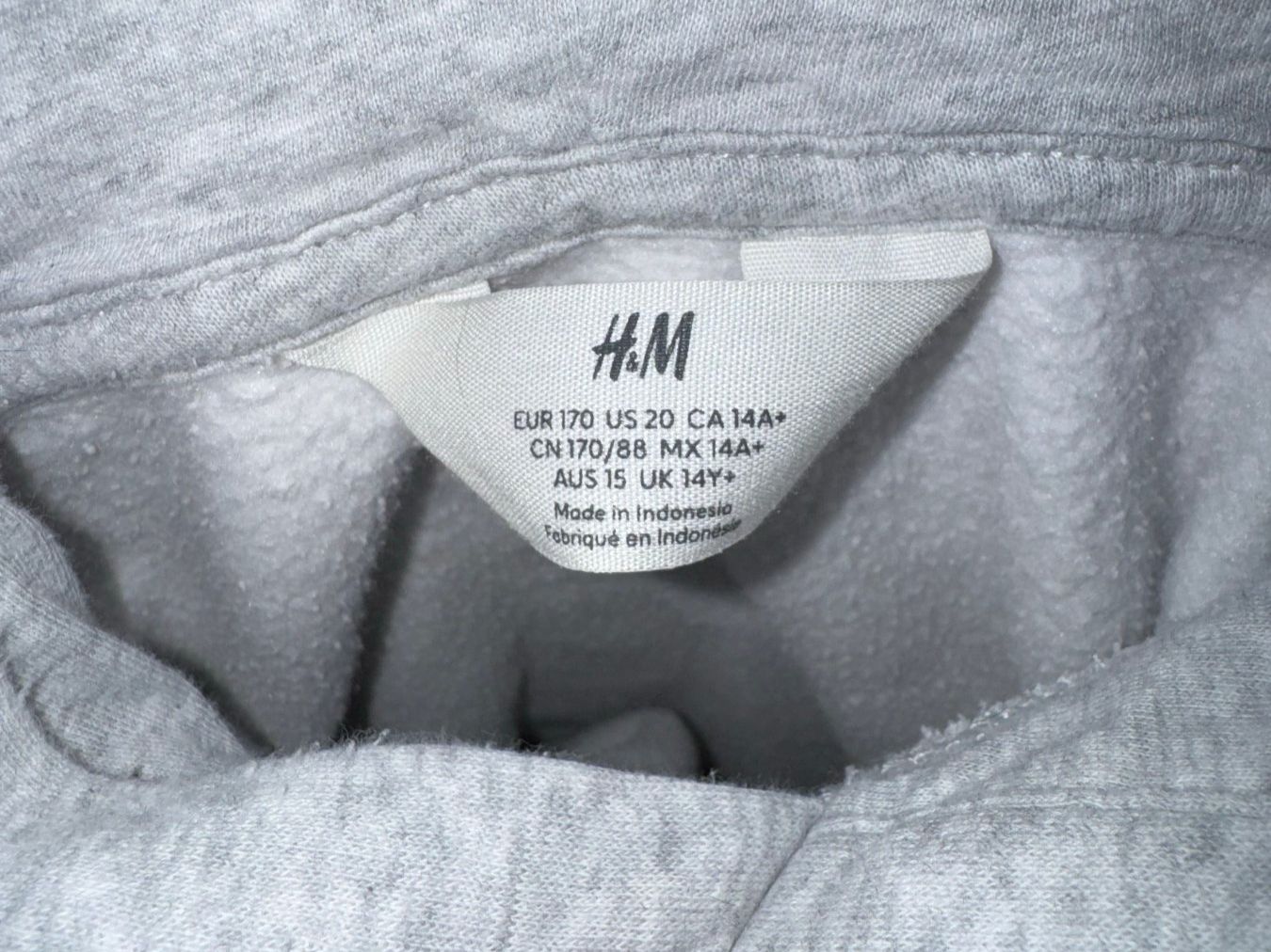 H&M Pullover & Sweatshirts: Kapuzenpullover hellgrau von H&M – Gebraucht aus Bern von Hepp 2