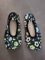 Turnschläppli / Gymnastikschuhe mit Fussball-Muster – Gr. 28