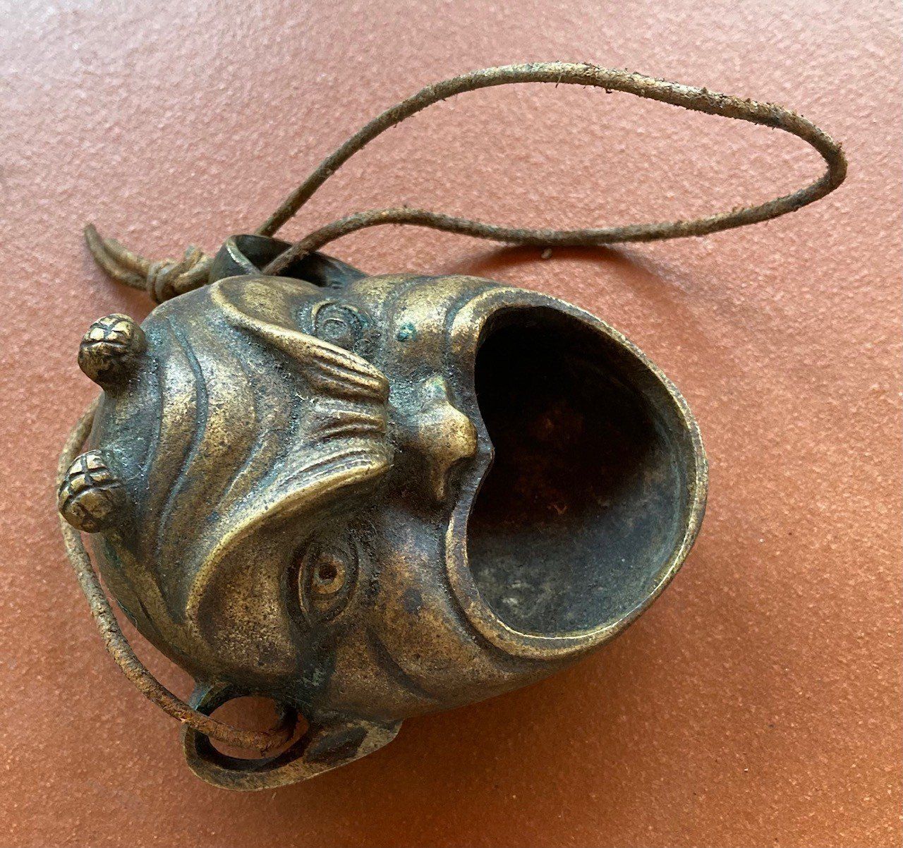 Statuette: Antikes Teufelsgesicht aus Messing – Usato da Orselina venduto da Vrenegonde 1