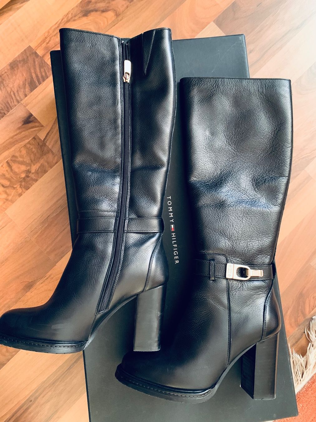 Tommy Hilfiger Scarpe da donna: Schöne Tommy Hilfiger Stiefel  Leder Gr37 – Usato da Biel-Benken BL venduto da BelginE