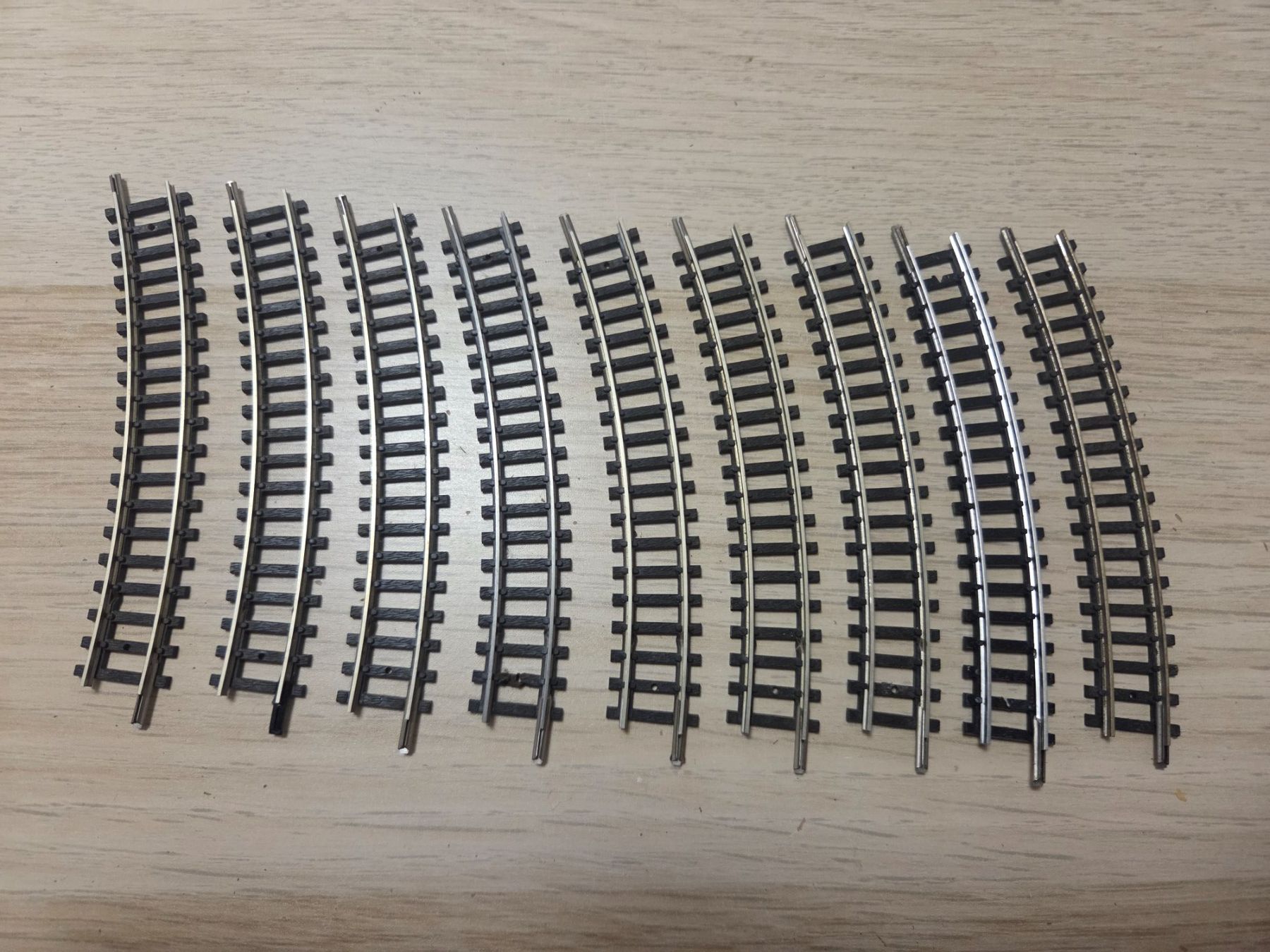 Trix Modelleisenbahnen: Minitrix 9 x 4924 gebogenes gleis N – Gebraucht aus St-Aubin-Sauges von Lo_Go