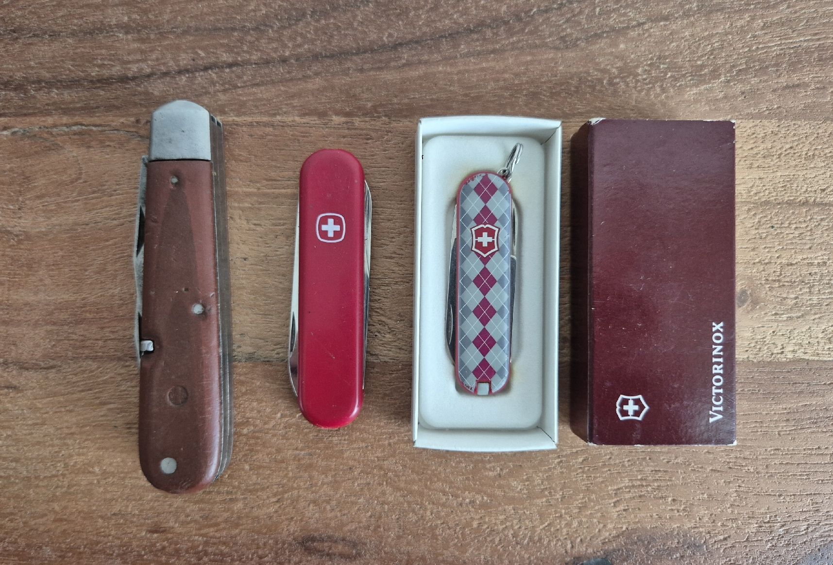 Victorinox Coltelli tascabile: 3 Taschenmesser – Usato da Zürich venduto da Dalema13