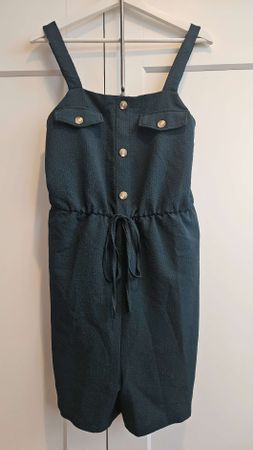 Dunkelgrüner Jumpsuit mit Knopfdetails - LETZTE CHANCE!