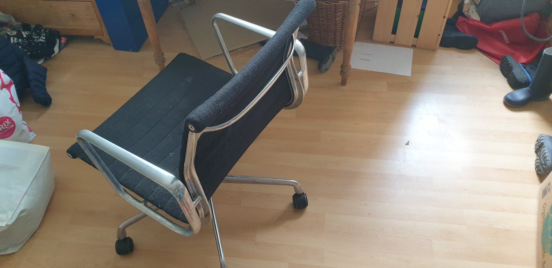 Eames Sedie: Eames Bürostuhl Aluminium Schwarz gebraucht – Usato da Berikon venduto da DEVDE 1