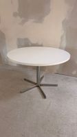 70er Chrom Space Age Tisch, weisse Platte und Chromgestell