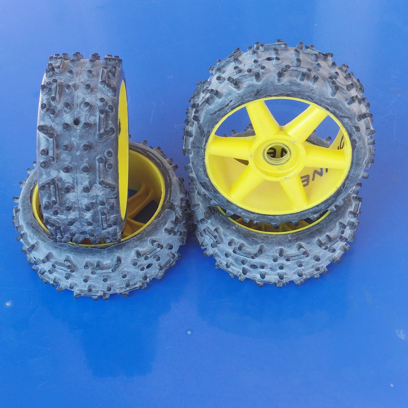 RC Modellbau: Pneus-jantes/Reifen-Felge, Buggy 1/8 (comme neufs/wie neu) – Gebraucht aus Bernex von boys64