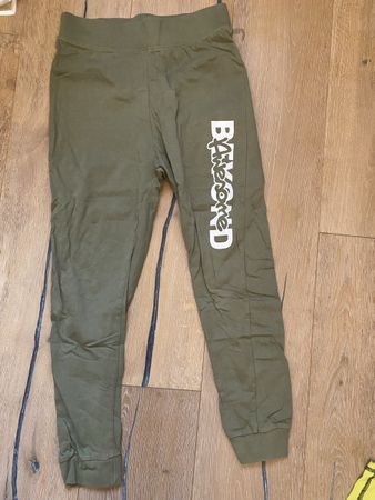 Khakifarbene H&M Jogginghose, Gr. 146, Top Zustand!
